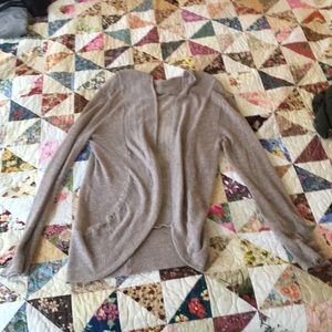 Lightweight knitted sweater